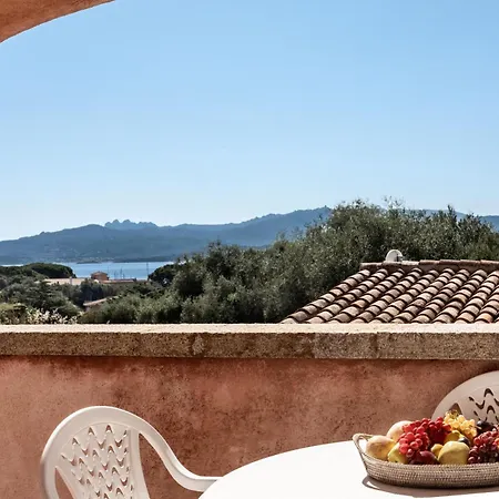 Villino Con Giardino Privato. Cannigione